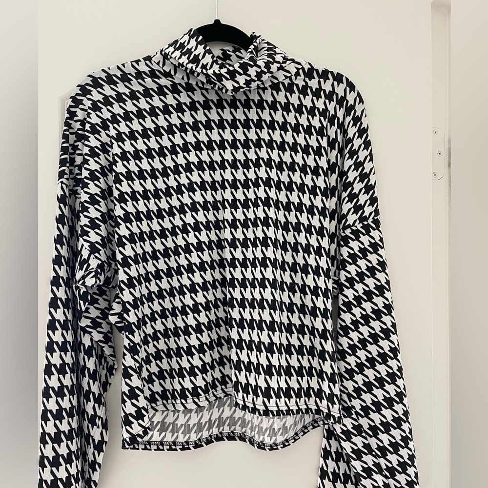 BRAND NEW turtle neck top